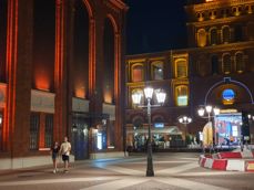 Porównanie zdjęć z poszczególnych aparatów: tele, główny i szeroki kąt
