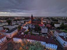 Porównanie zdjęć z wykorzystaniem aparatu szerokokątnego - głównego - tele