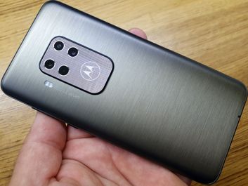 Motorola One Zoom
