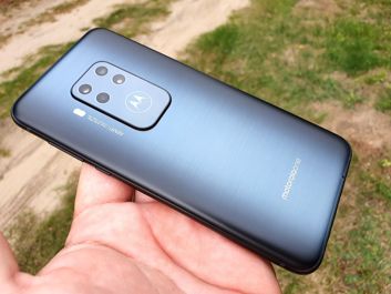 Motorola One Zoom