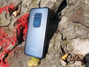 Motorola One Zoom