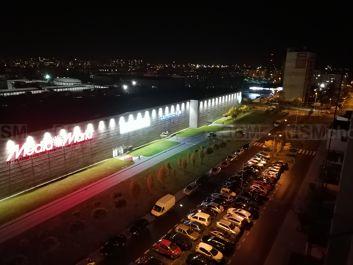 Porównanie zdjęć w trybie automatycznym i nocnym