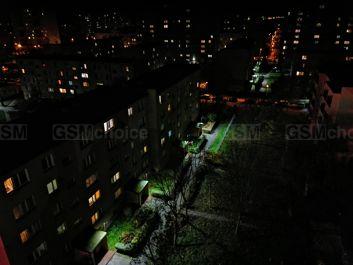 Porównanie zdjęć w trybie automatycznym i nocnym