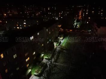 Porównanie zdjęć w trybie automatycznym i nocnym