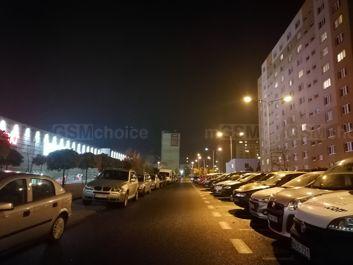 Porównanie zdjęć w trybie automatycznym i nocnym