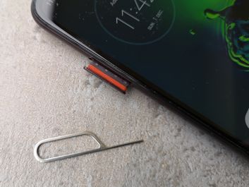 Hybrydowa tacka na karty SIM/microSD