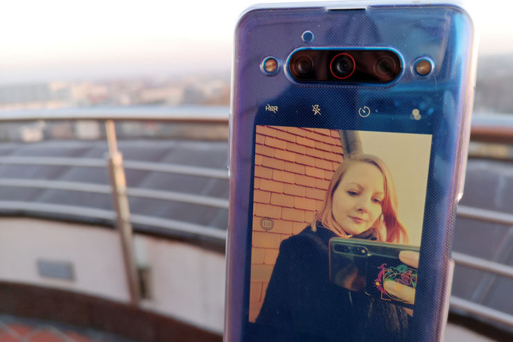 Jakość selfików rekompensuje konieczność obracania telefonu