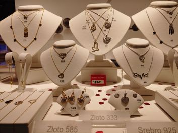 Porównanie zdjęć z aparatu standardowego i szerokokątnego