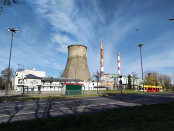 Porównanie zdjęć wykonanych głównym aparatem i przy pomocy aparatu ultraszerokokątnego Porównanie zdjęć wykonanych głównym aparatem i przy pomocy aparatu ultraszerokokątnego