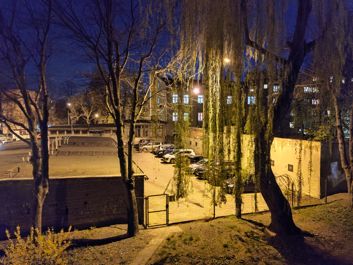 Porównanie zdjęć w trybie auto i trybie nocnym Porównanie zdjęć w trybie auto i trybie nocnym