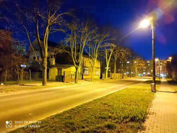 Porównanie zdjęć w trybie auto i trybie nocnym Porównanie zdjęć w trybie auto i trybie nocnym