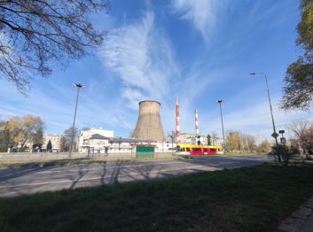 Porównanie zdjęć wykonanych głównym aparatem i przy pomocy aparatu ultraszerokokątnego Porównanie zdjęć wykonanych głównym aparatem i przy pomocy aparatu ultraszerokokątnego