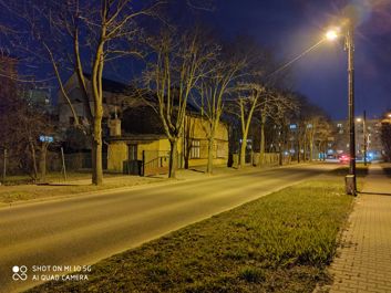 Porównanie zdjęć w trybie auto i trybie nocnym Porównanie zdjęć w trybie auto i trybie nocnym