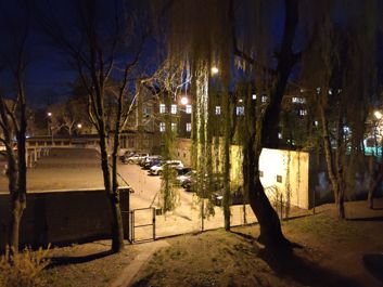 Porównanie zdjęć w trybie auto i trybie nocnym Porównanie zdjęć w trybie auto i trybie nocnym