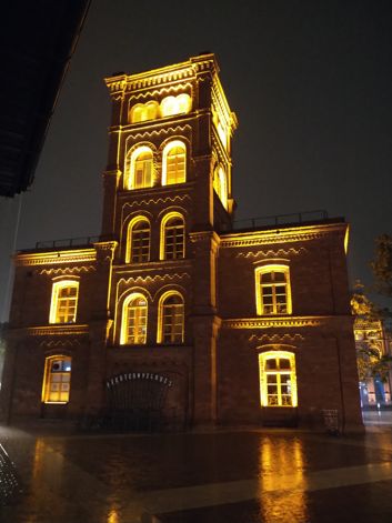 Porównanie zdjęć w trybie auto i trybie nocnym