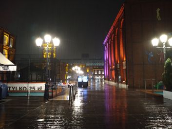 Porównanie zdjęć w trybie auto i trybie nocnym