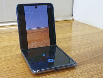 Dodatkowy ekran Samsunga Galaxy Z Flip
