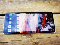 LG Velvet z różnych stron