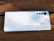 LG Velvet z różnych stron