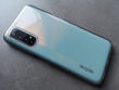 Smartfon w etui z zestawu