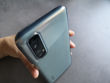 Smartfon w etui z zestawu