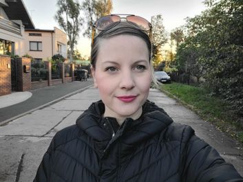 Przykladowe selfiki (ze standardowym i szerokim kątem widzenia)