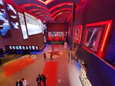 Porównanie zdjęć wykonanych aparatem ultraszerokokątnym, głównym i tele 