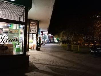 Porównanie zdjęć z wykorzystaniem trybu auto i trybu nocnego