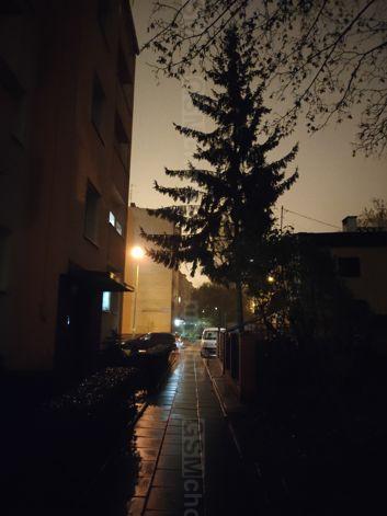 Zdjęcia w trybie automatycznym i trybie nocnym
