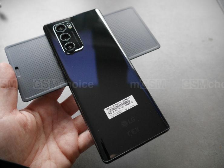 Smartfon jest dopracowany w najdrobniejszych szczegółach - z każdej strony