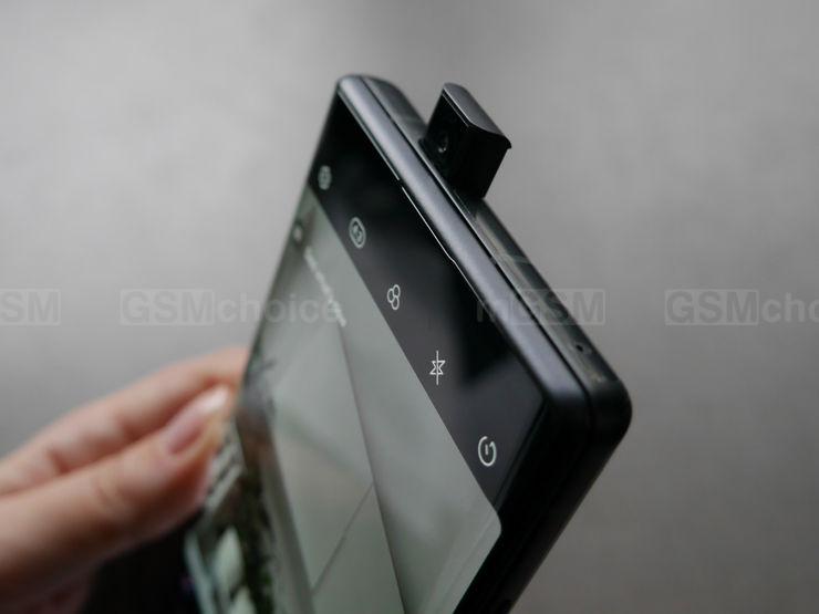 Smartfon wyposażono w wysuwany aparat do selfików