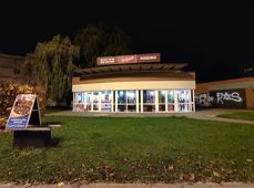 Porónanie zdjęć z aparatu ultraszerokokątnego, głównego i 2-krotnego zoomu