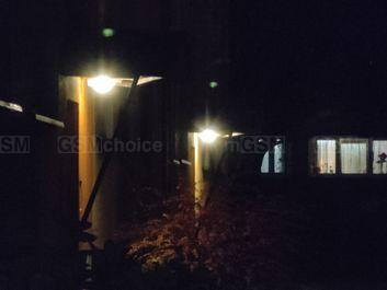 Porównanie zdjęć w trybie automatycznym i nocnym