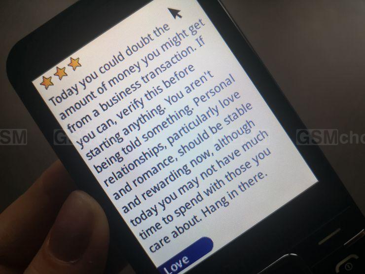 Piksele są widoczne gołym okiem, ale ekran zachowuje czytelność Piksele są widoczne gołym okiem, ale ekran zachowuje czytelność