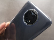 Smartfon ubrany w etui