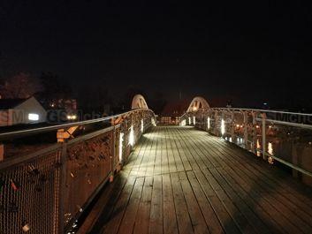 Tryb Ultra Night znacząco poprawia jakość zdjęć w nocy - zwłaszcza w przypadku aparatu ultraszerokokątnego Tryb Ultra Night znacząco poprawia jakość zdjęć w nocy - zwłaszcza w przypadku aparatu ultraszerokokątnego