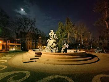 Tryb Ultra Night znacząco poprawia jakość zdjęć w nocy - zwłaszcza w przypadku aparatu ultraszerokokątnego Tryb Ultra Night znacząco poprawia jakość zdjęć w nocy - zwłaszcza w przypadku aparatu ultraszerokokątnego