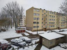 Porównanie zdjęć z aparatu z szerokim kątem, aparatu głównego i z 3-krotnym zoomem