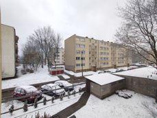 Porównanie zdjęć z aparatu z szerokim kątem, aparatu głównego i z 3-krotnym zoomem