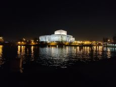 Zdjęcia wykonane poszczególnymi aparatami: szeroki kąt, główny i teleobiektyw