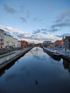 Zdjęcia wykonane poszczególnymi aparatami: szeroki kąt, główny i teleobiektyw