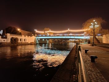 Przykładowe zdjęcia w trybie auto i w trybie nocnym