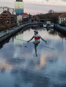 Zdjęcia wykonane poszczególnymi aparatami: szeroki kąt, główny i teleobiektyw