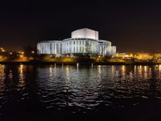 Zdjęcia wykonane poszczególnymi aparatami: szeroki kąt, główny i teleobiektyw