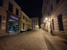 Zdjęcia z aparatu z szerokim kątem, aparatu głównego i z 2-krotnym zoomem