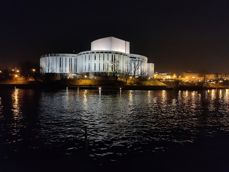 Zdjęcia z aparatu z szerokim kątem, aparatu głównego i z 2-krotnym zoomem