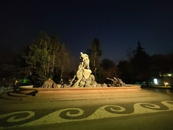 Porównanie zdjęć w trybie auto i w trybie nocnym