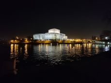 Zdjęcia z aparatu z szerokim kątem, aparatu głównego i z 2-krotnym zoomem