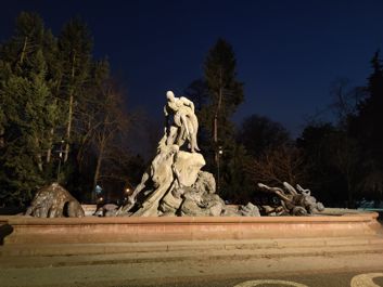 Porównanie zdjęć w trybie auto i w trybie nocnym