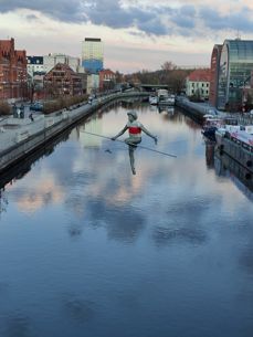 Zdjęcia z aparatu z szerokim kątem, aparatu głównego i z 2-krotnym zoomem